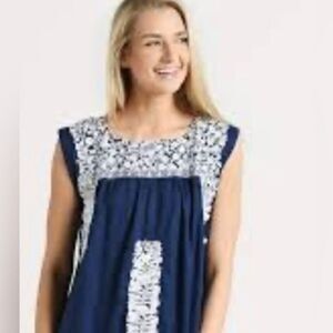 J.Marie small blue and white embroidered short sleeve shirt oversized
